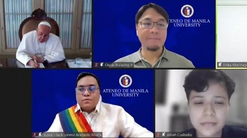 교황과 필리핀 대학생들 간의 줌 대화(왼쪽 아래가 아체베도 리베라) 