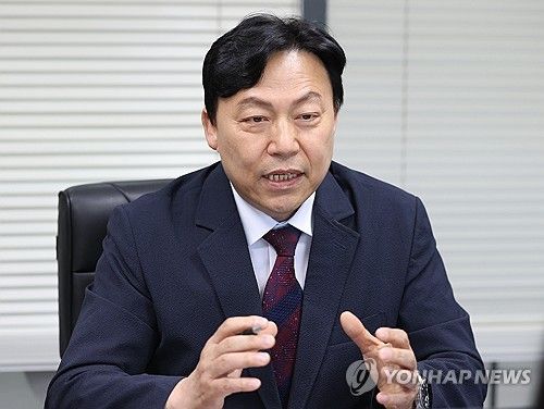 인터뷰하는 문승호 에이치브이엠 대표