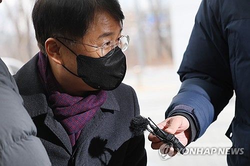 영장 심사 앞둔 이귀재 교수