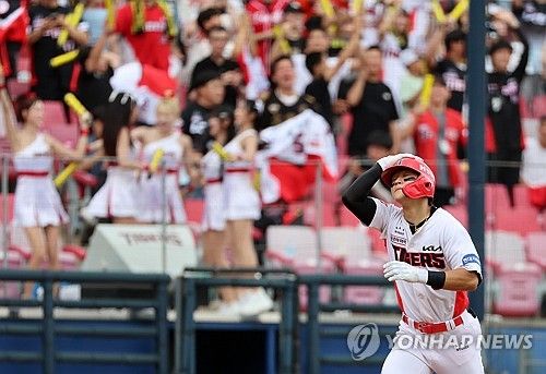 홈런 친 김도영, 20-20 달성