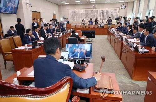 법사위 개의하는 정청래 위원장