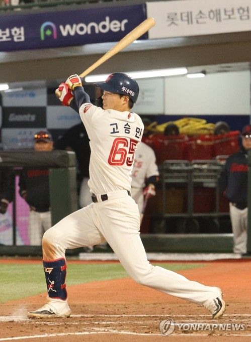 적시타 때리는 고승민