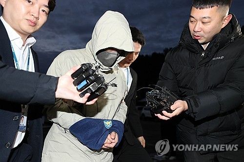 고개 숙인 '46억 횡령' 건보공단 팀장