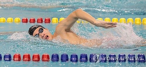 파리 향해 물살 가르는 황선우