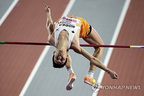 남자 높이뛰기 우상혁