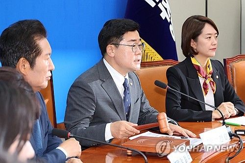 최고위 주재하는 박찬대 당대표 직무대행 겸 원내대표