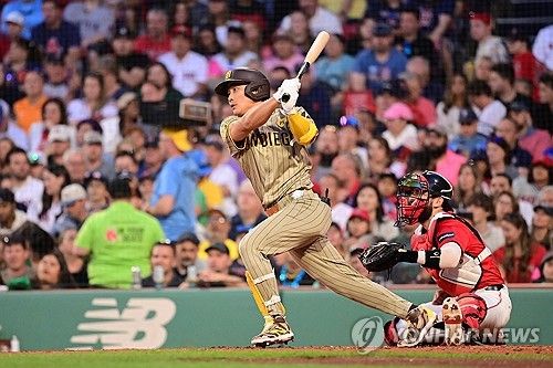 김하성, 펜웨이파크 첫 안타