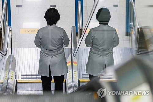 정부 "전공의 사직서 수리 적극 검토"