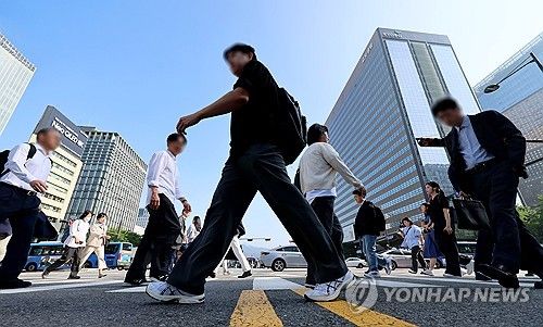 한국 평균임금 OECD 평균 90% 돌파…일본 제치고 격차 벌려