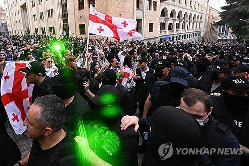 조지아 수도 트빌리시에서 열린 '외국 대리인 법안' 반대 시위