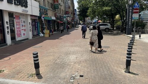 빠져있는 이동식 볼라드