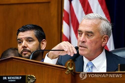 의회 청문회에서 파우치 전 소장을 몰아세운 美 공화 웬스트럽 의원
