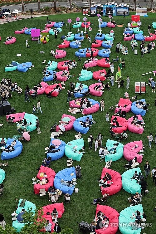 야외도서관에서 봄나들이