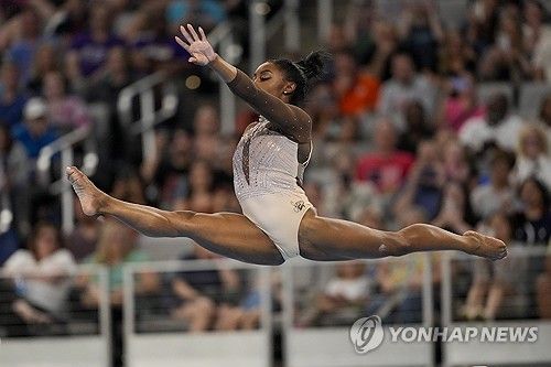 미국체조선수권대회 개인종합 마루운동 연기하는 바일스 