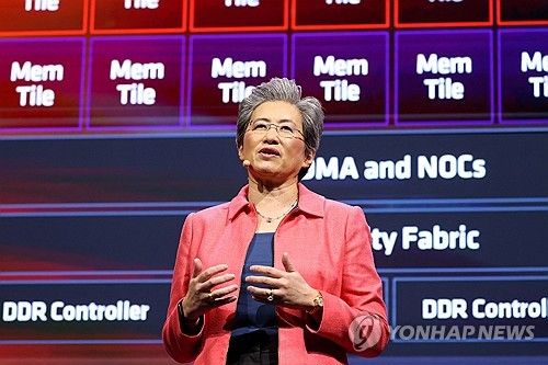 (AFP=연합뉴스) 미국 반도체 기업 AMD의 리사 수 CEO가 3일 대만 타이베이에서 열린 '컴퓨텍스 2024'에서 기조 연설을 하고 있다. 2024.6.3.