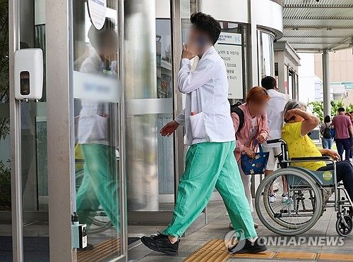 의료계 특위 출범·무기한 휴진 중단에 의료정상화 기대감↑