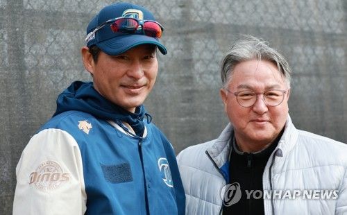 김경문 초대 NC 감독의 스프링캠프 방문
