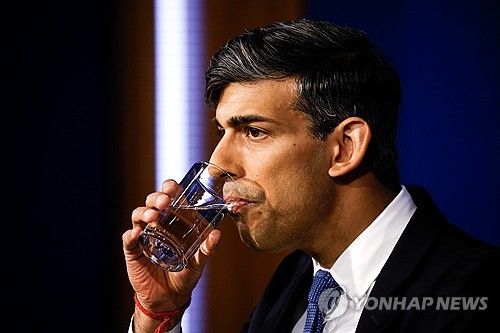 속 타는 수낵 총리