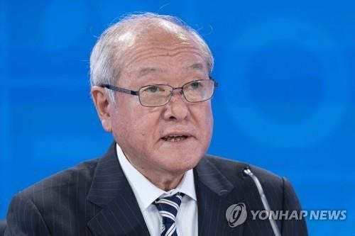 스즈키 슌이치 일본 재무상