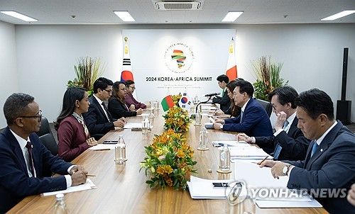 [한-아프리카 정상회의] 윤석열 대통령, 한-마다가스카르 정상회담
