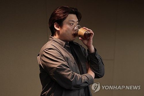 의정갈등 관련 심포지엄 지켜보는 박단 위원장