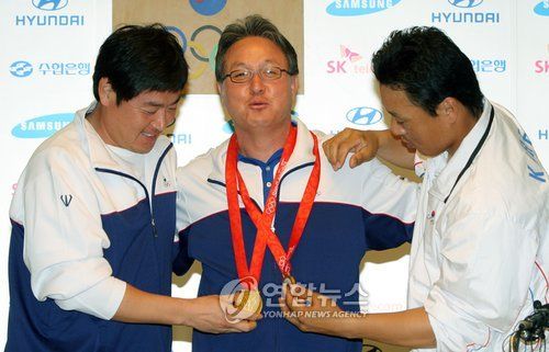 <올림픽> 김경문 감독, 금메달 무겁네!