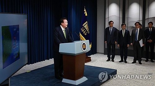 윤석열 대통령 국정브리핑 배석한 참모진