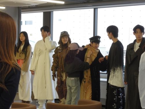 호국영웅 의상을 입은 모델들