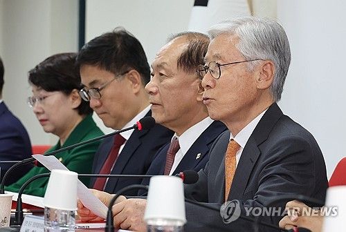 발언하는 여상규 당헌당규개정 특위위원장