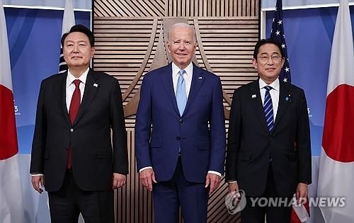 2023년 11월 APEC 계기 샌프란시스코에서 만난 한미일 정상