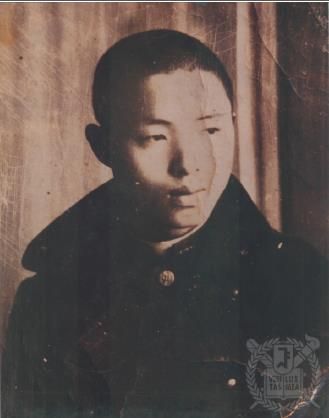 한국전쟁 참전 중 전사한 장정근 중학교 시절 모습