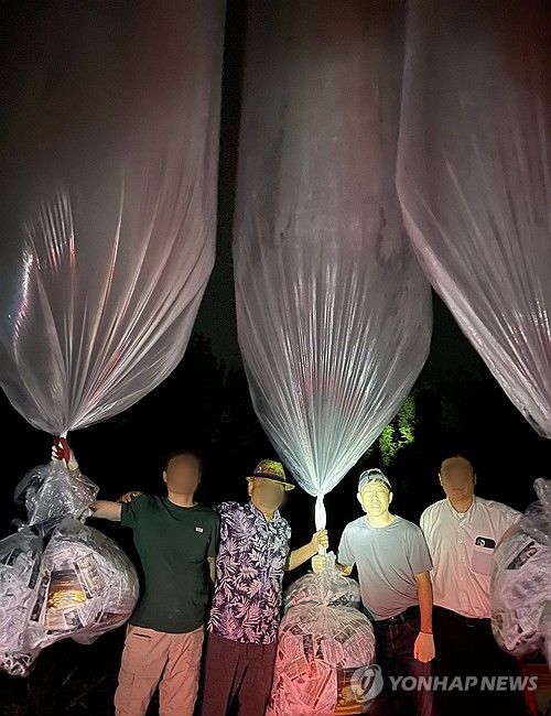 탈북민단체 대북전단 추가 살포
