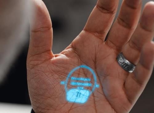 손바닥에 나타나는 'AI 핀' 화면