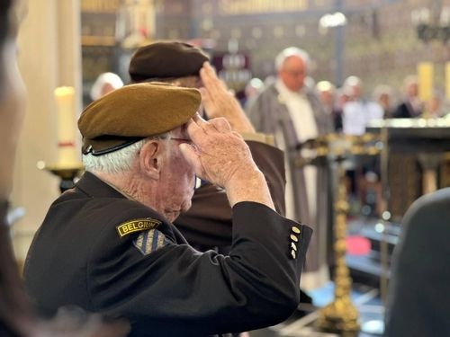 '전우여 잘 가시게'