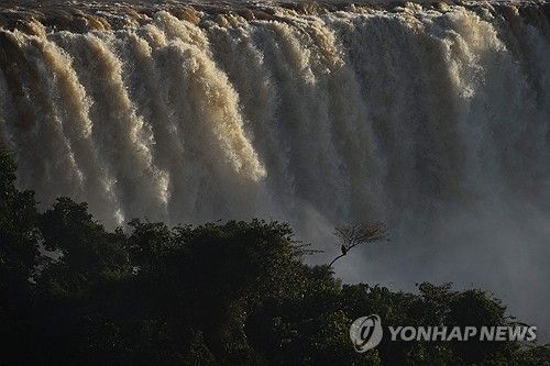 29도를 기록한 아르헨티나 이구아수 폭포