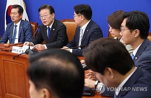 발언하는 이재명 대표