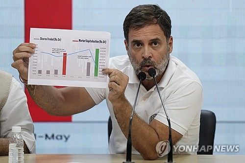 지난 6일 기자회견하는 라훌 간디 전 인도국민회의(INC) 총재