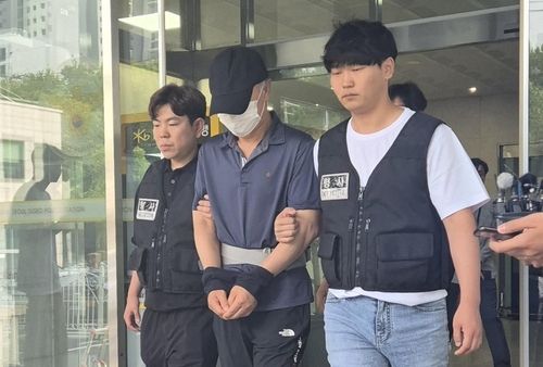 '강남 오피스텔 모녀 살해범' 박학선 구속송치