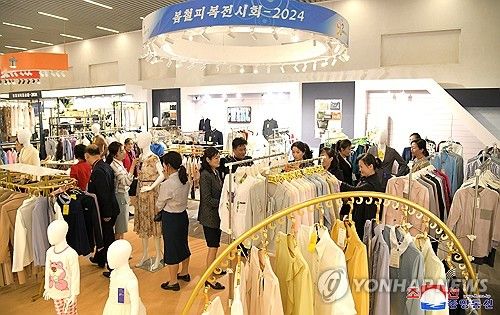 북한, '봄철피복전시회-2024' 개막