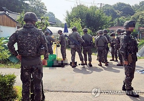 대남 풍선 수거하는 장병들