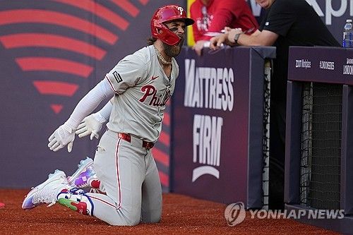 런던에서 벌인 하퍼의 '축구 세리머니'
