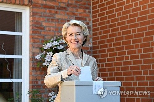 유럽의회 선거 투표하는 EU 집행위원장