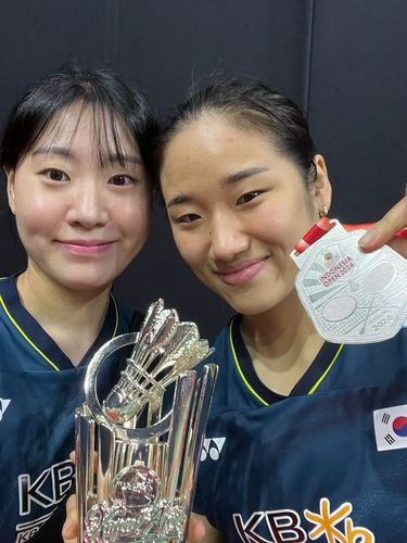 인도네시아오픈 준우승 당시 안세영(오른쪽)과 한수정 트레이너