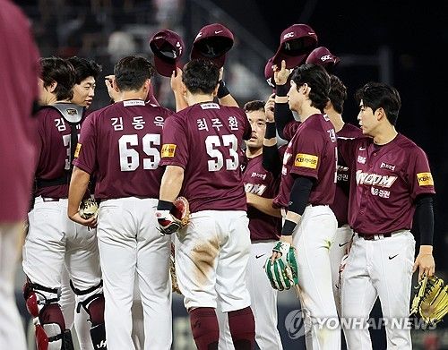 4연승 승리 세리머니 하는 키움