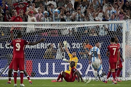 리오넬 메시의 대회 첫 득점 장면