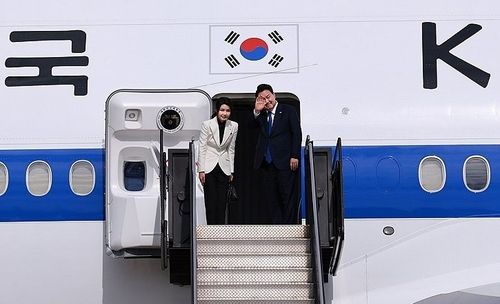 윤석열 대통령 부부, 나토 정상회의 참석 일정 마치고 귀국길