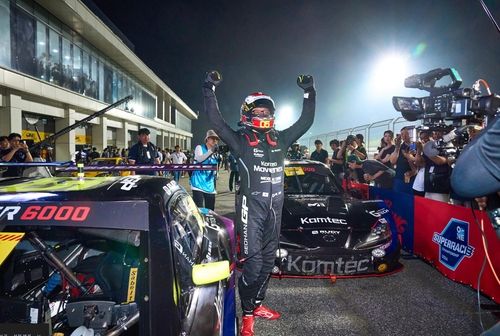 5년 만에 슈퍼 6000 클래스 우승을 차지한 김중군