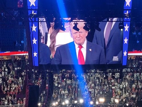 공화전대 첫날 모습 드러낸 트럼프 전 대통령