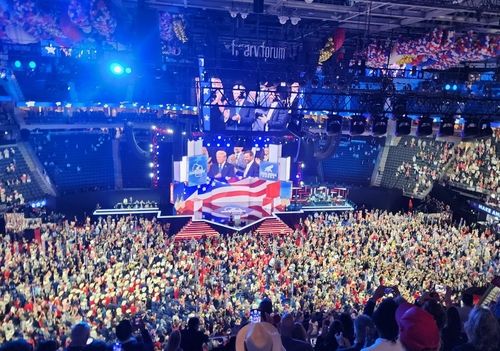 전당대회 행사장 찾은 트럼프