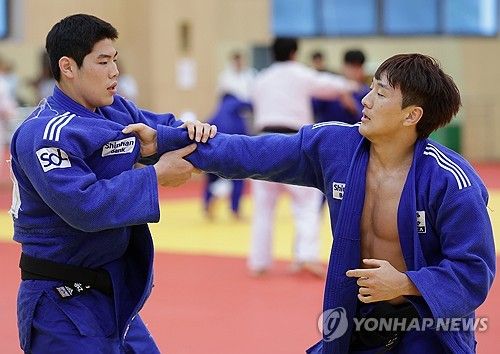 훈련하는 이준환